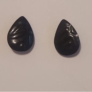 vintage black teardrop shape black earrings 1"